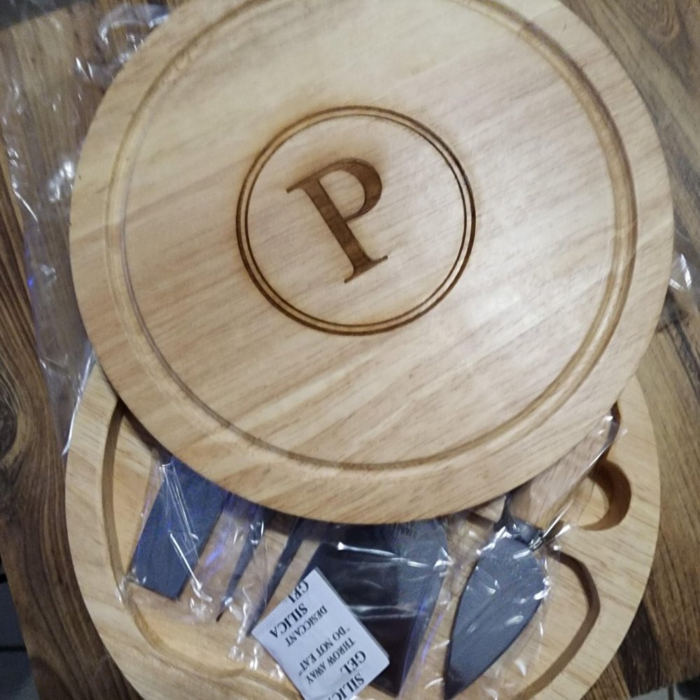 NIB Monogrammed Grande Chef Gourmet 5 pc Cheese Set and Cutting Board - Picture 3 of 5